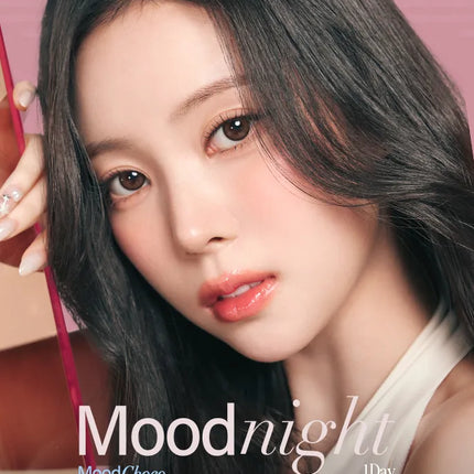 Close up of OLENS Mood Night 1Day lens showing 13.3mm graphic diameter
