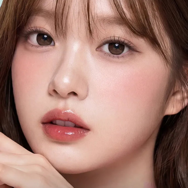 Eye swatch of OLENS Rain Mocha 1Day chocolate brown circle lenses on natural dark eyes