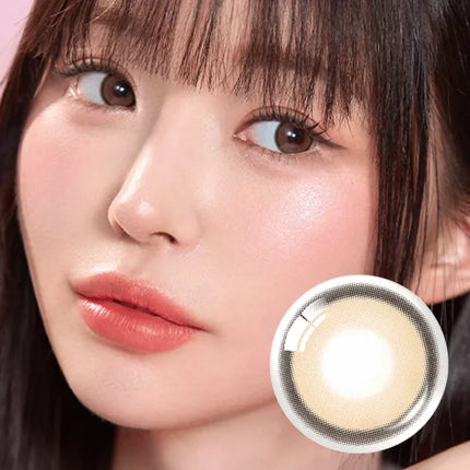 Olens Realish 1Day Brown contact lenses natural wearing effect close up.