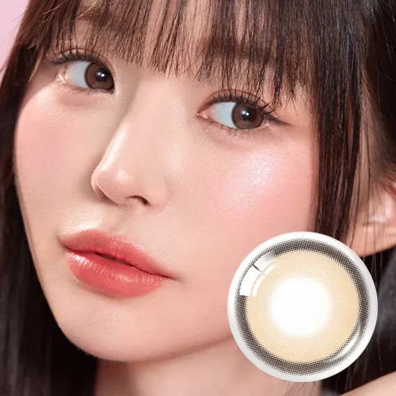 Olens Realish 1Day Brown contact lenses natural wearing effect close up.